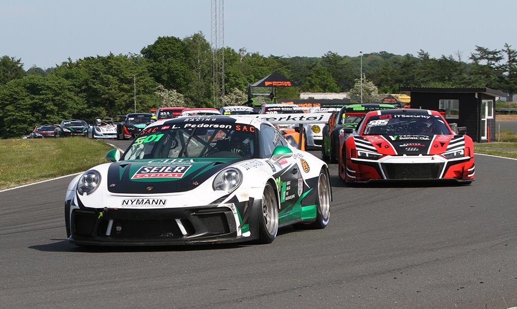 I front er det Porsche 911 GT3 teamet med Mikkel O. Pedersen og Lars E. Pedersen.
(Foto: Motorsporten.dk)